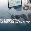 Esquema técnico mostrando el análisis de Marketing Mix Modeling alojado en servidores de Google Cloud.
